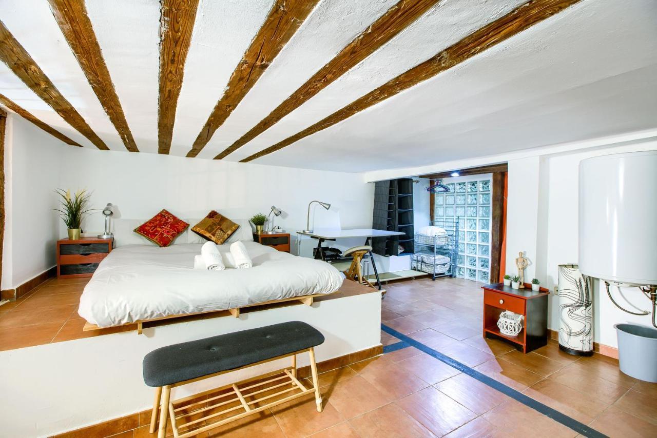 Charming Bohemian Lavapies Apartment มาดริด ภายนอก รูปภาพ